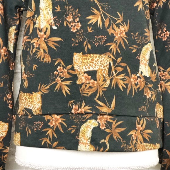 NWOT GENERATION LOVE Leopard Floral Animal Graphic Novelty Print Sweater Small - Picture 5 of 12